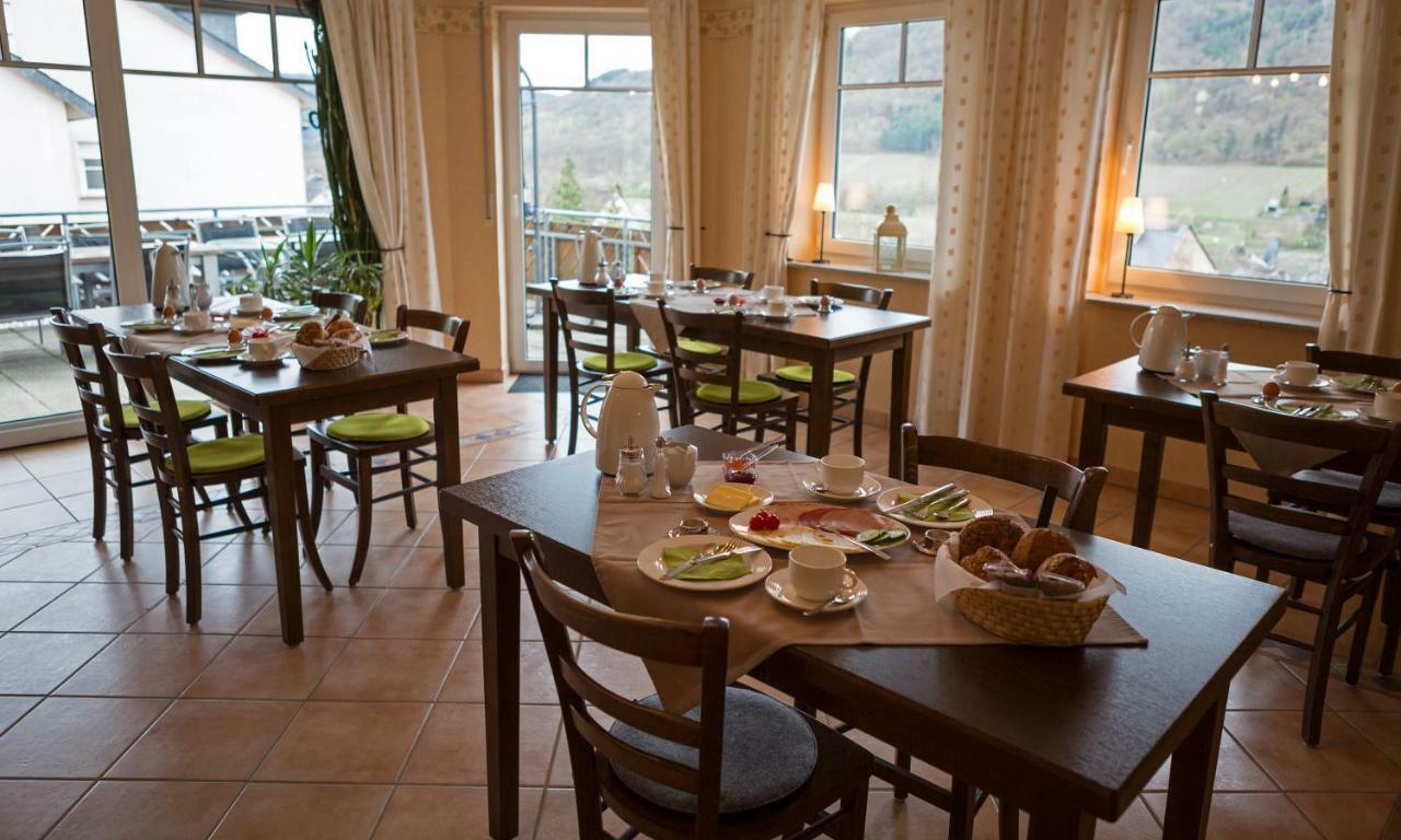Weingut Stiftshof Hotel Enkirch Exterior photo